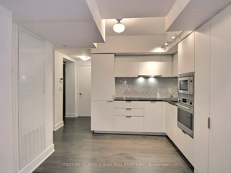 955 Bay St #403 — Photo 9