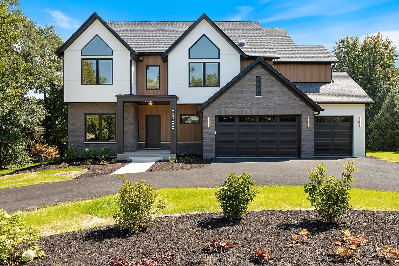 1519 Foothill Dr photo 1