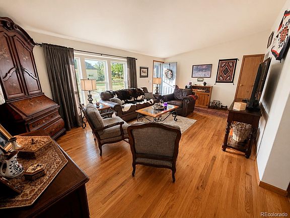 4th image of 215 Grand Avenue