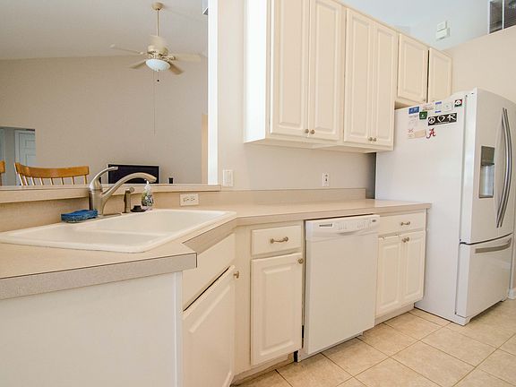 5th image of 1042 Alvina Ln