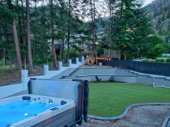 2330 Shannon Woods Dr, West Kelowna, BC V4T 2P1