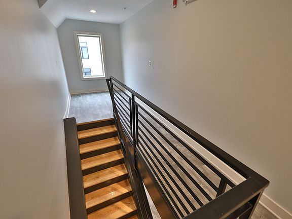 3rd image of 1322 N Franklin St #1