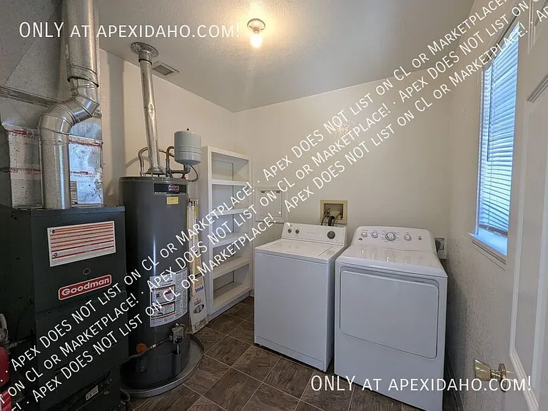 1323 W Howard St — Photo 9