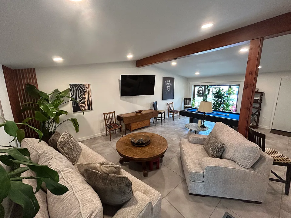 910 Volz Dr