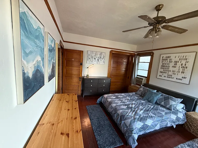 826 S Burlington Ave #10 — Photo 10