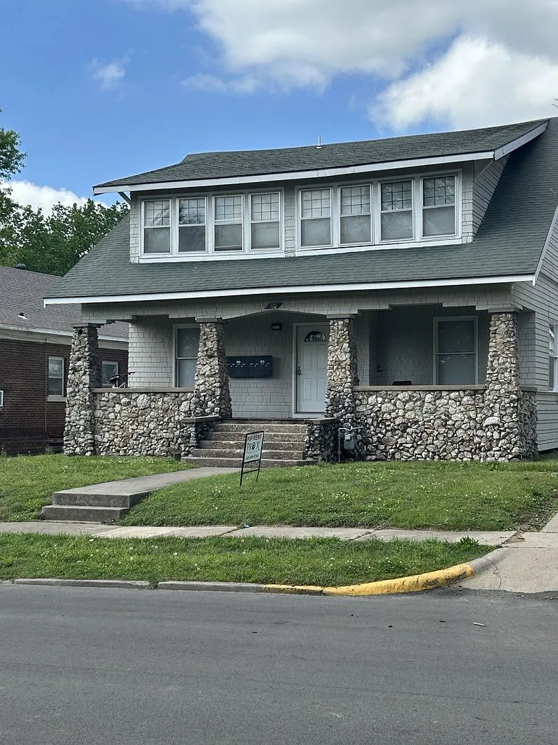 110 W. Lindburg — Photo 2
