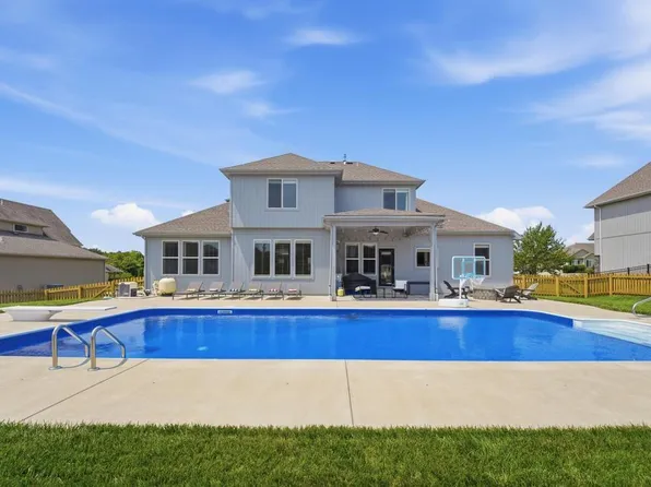 4333 SE Trotter Dr, Lees Summit, MO 64082
