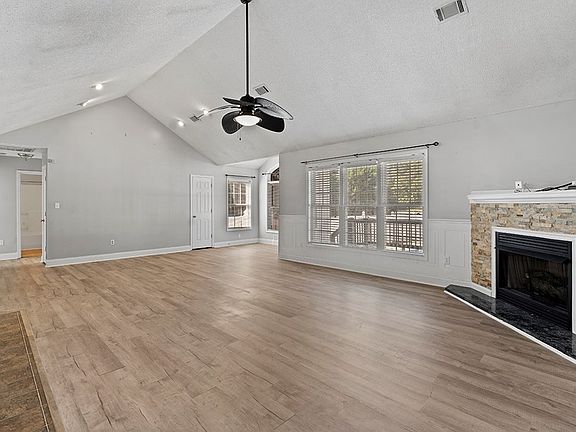 5th image of 106 Cornerstone Dr