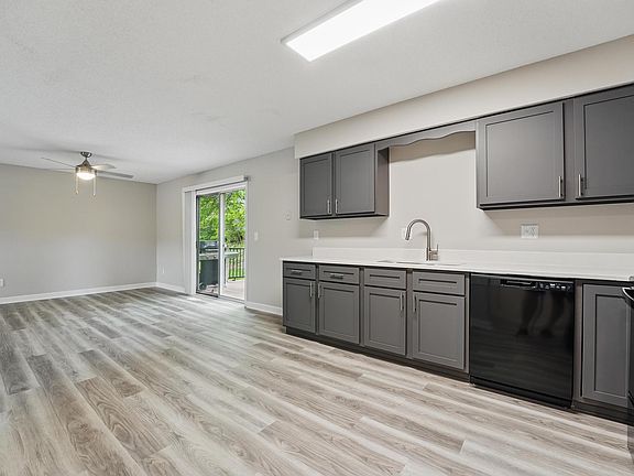5th image of 802 NE Barnes Dr #C