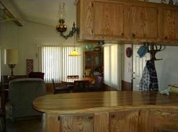 Kitchen & breakfast bar