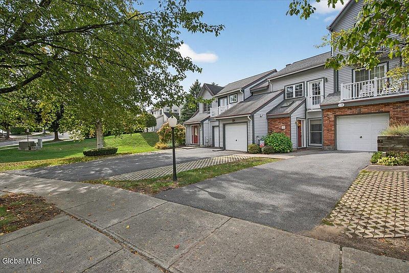 3rd image of 22 Lakeview Road
