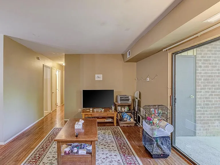 1208 Schaub Dr #C — Photo 6