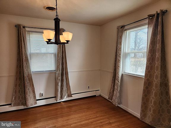 3rd image of 4504 Hargrove Rd