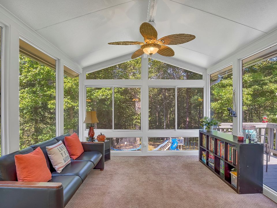 Stunning Four Season Room