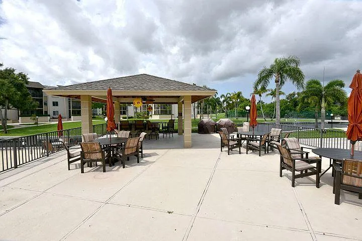 2 bed, 1.5 bath, 1200 sqft, $2,199 — Photo 3