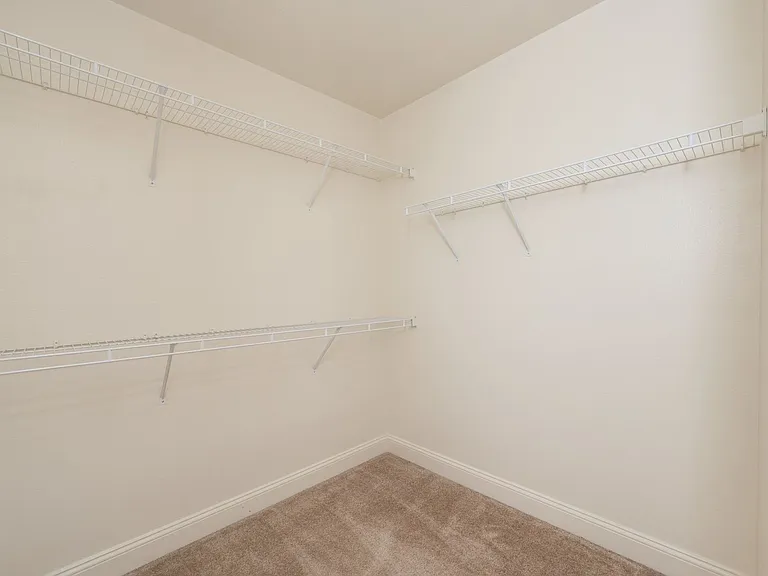 715 Majestic Dr — Photo 28