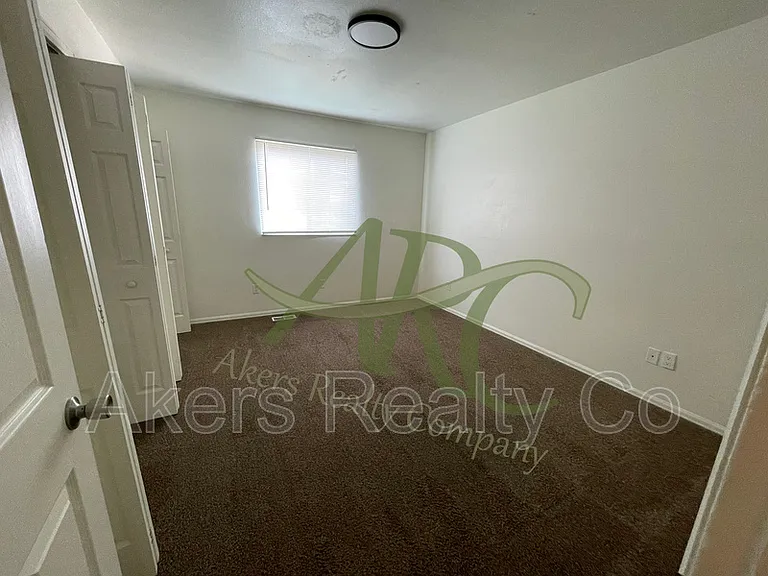 1405 E 19th St — Photo 6