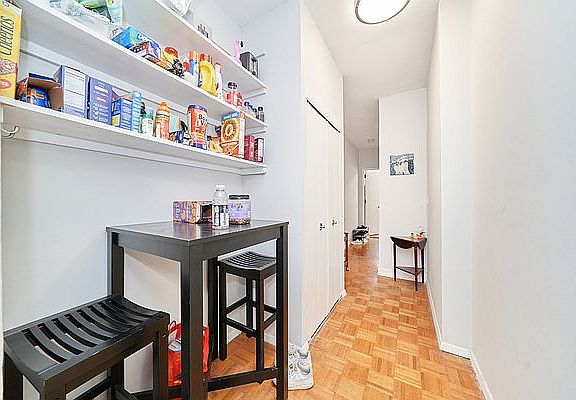 5th image of 333 W 43rd St APT 5B