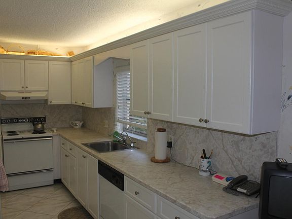 3rd image of 13799 Date Palm Ct APT C