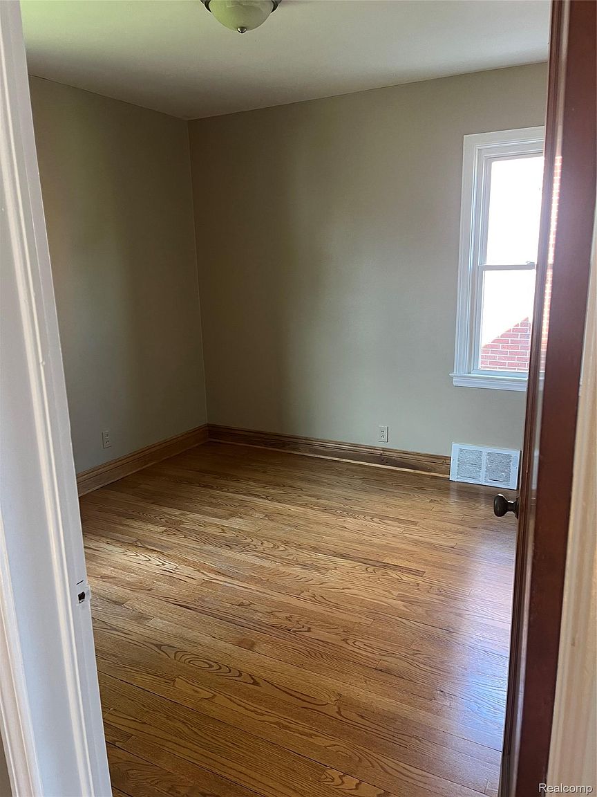 1410 Mayflower Ave, photo 6