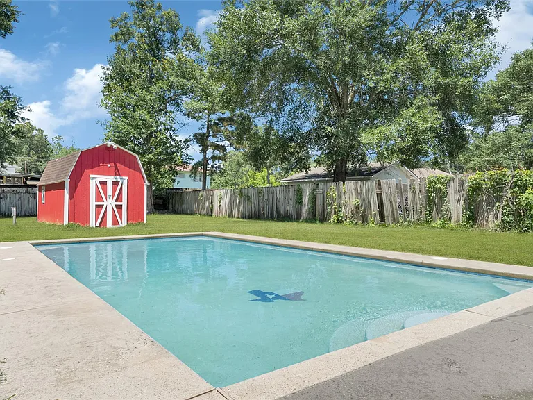 18931 Iris Ln — Photo 3