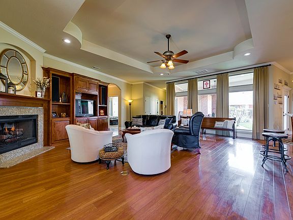 5th image of 205 Skywood Cir