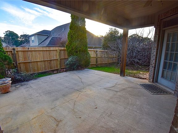 4th image of 813 Greenbriar Dr