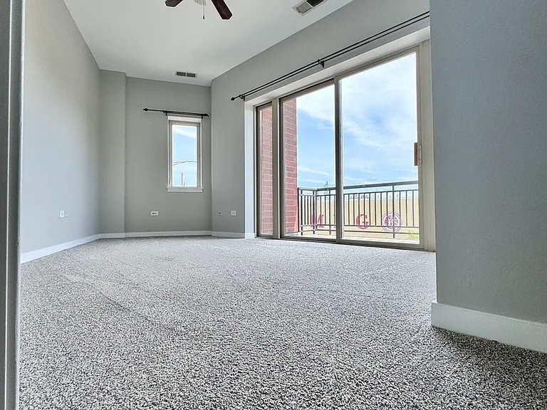 1075 W Roosevelt Rd #305 — Photo 17