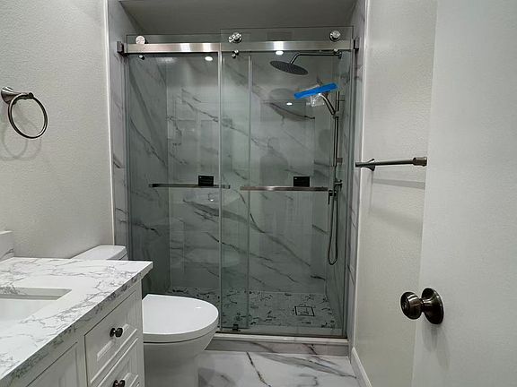 4th image of 5720 Owensmouth Ave Unit 153