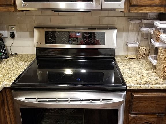 5th image of 2121 Colby Ln