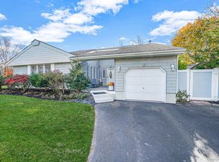 4 Malcolm St, Bellport, NY 11713