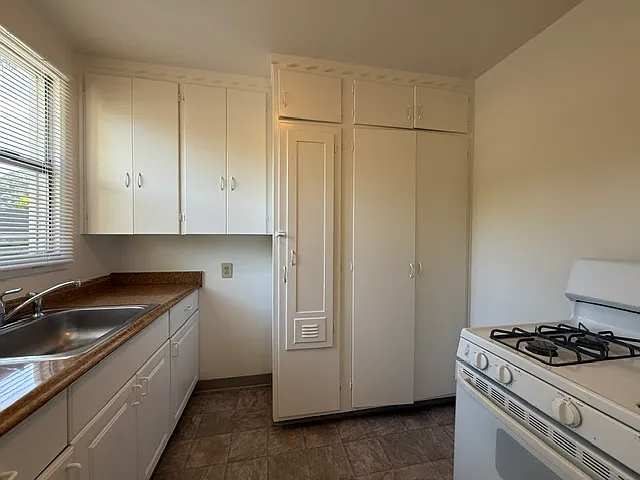 370 Estudillo Ave #10 — Photo 9