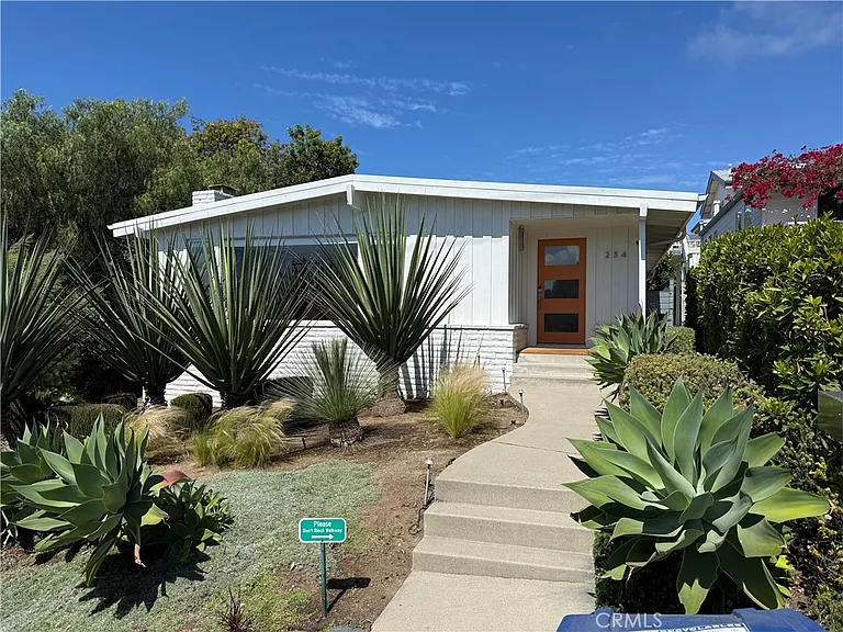 234 La Brea St — Photo 1