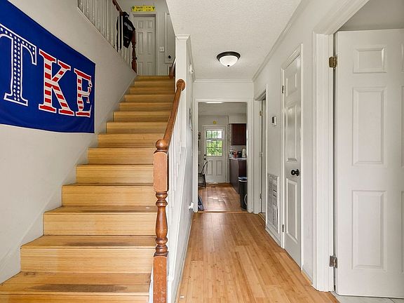 2nd image of 1414 Caplewood Dr