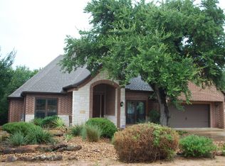 13847 Nike Cir, Universal City, TX 78148
