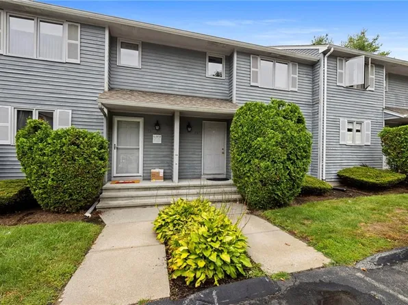 479 Providence St APT C2, Warwick, RI 02886