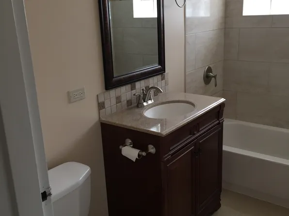 425 S Cass Ave, Westmont, IL 60559