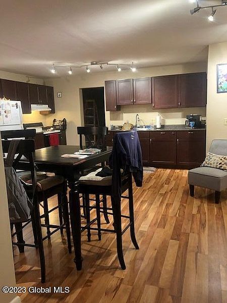 4th image of 21 Willow Street