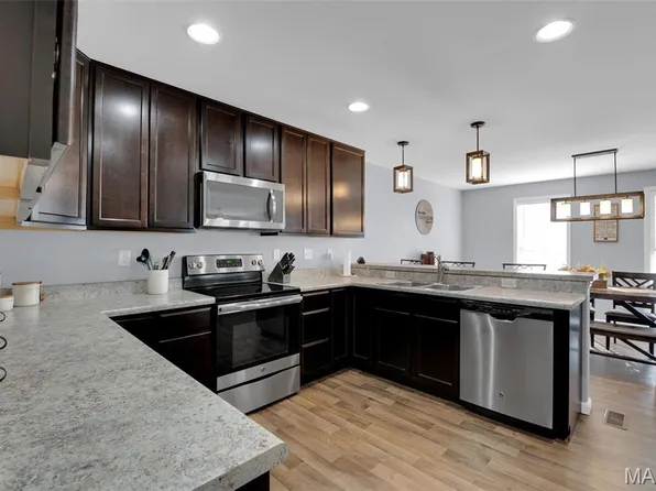 3009 Harpool St, Saint Charles, MO 63301