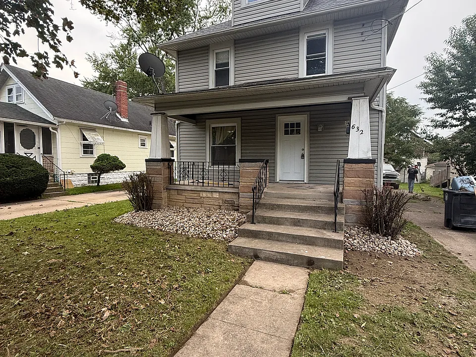 632 Roscoe Ave