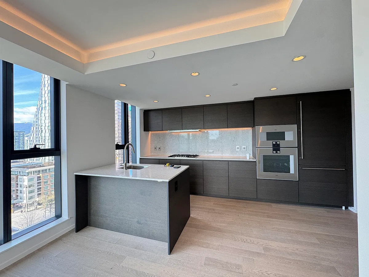 Building Photo - 1408 Robson St #1102