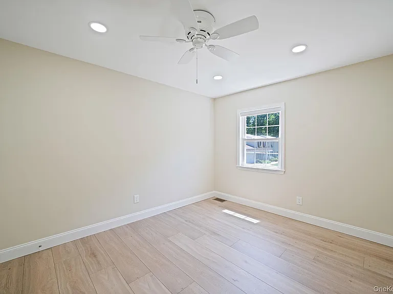 17 Bartlett Cmns — Photo 17