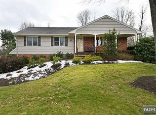 31 Biscayne Dr, Ramsey, NJ 07446