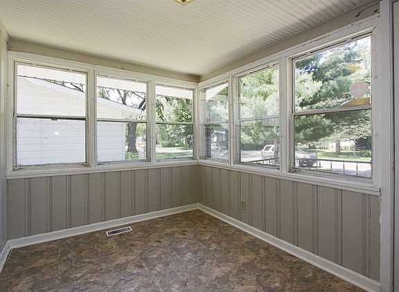 3rd image of 5155 Indianola Ave