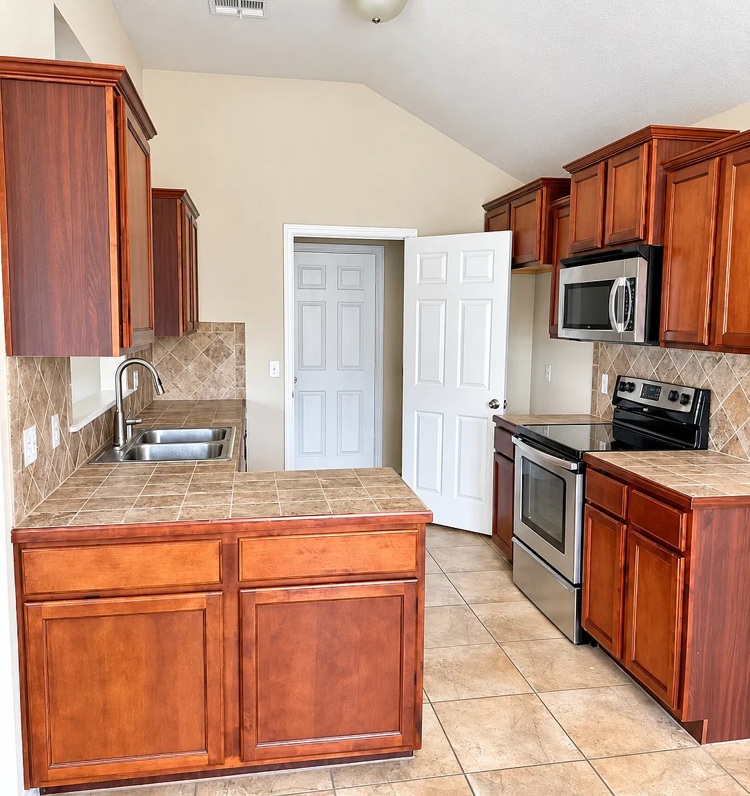 3 bed, 1431 sqft, $1,695 — Photo 4