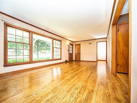 5th image of 3212 S Crysler Ave