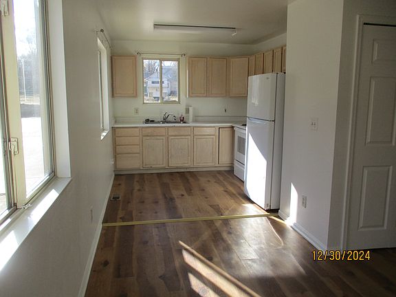 3rd image of 1010 Park Ave #1