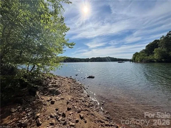 145 Beacon Ridge Dr, Stony Point, NC 28678