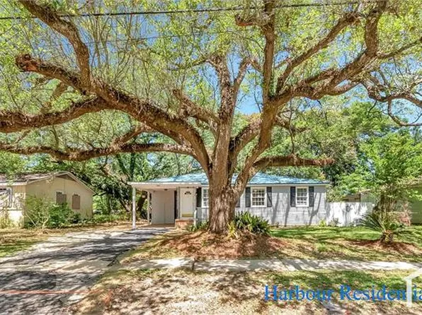 2304 N Dog River Dr, Mobile, AL 36605