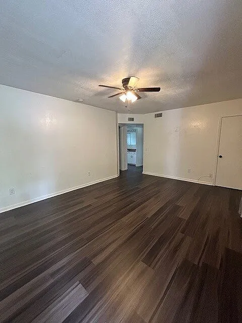 3 bed, 2.0 bath, 1332 sqft, $1,500 — Photo 3